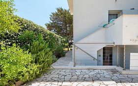 Charming Seafront Apartment With Garden And Patio