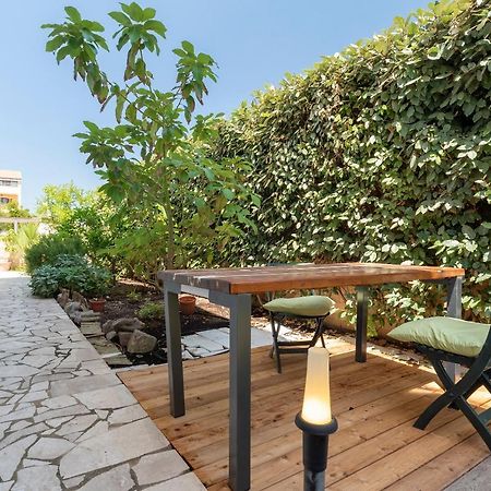 Charming Seafront Apartment With Garden And Patio Fertilia Kültér fotó