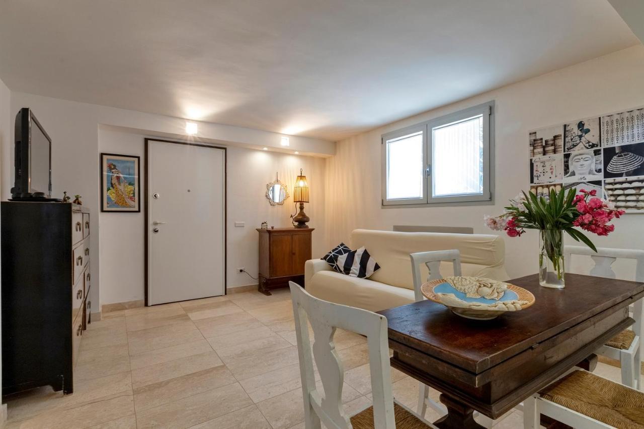 Charming Seafront Apartment With Garden And Patio Fertilia Kültér fotó