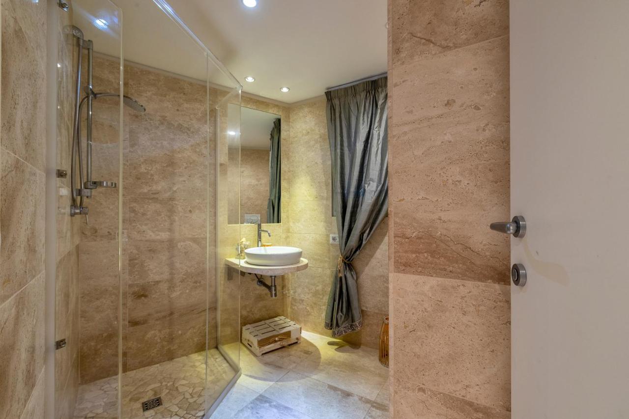 Charming Seafront Apartment With Garden And Patio Fertilia Kültér fotó